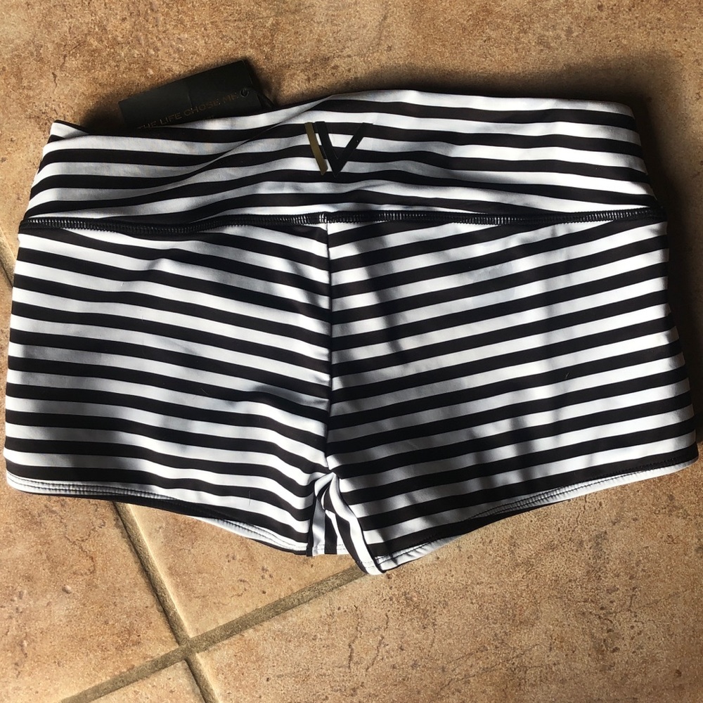 AVAILABLE!! Vull Sport shorts
